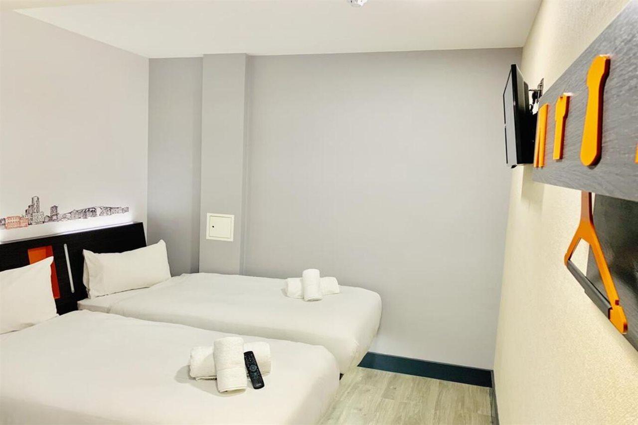 Easyhotel London City Shoreditch Bagian luar foto
