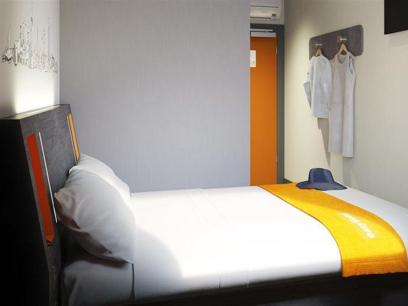 Easyhotel London City Shoreditch Bagian luar foto